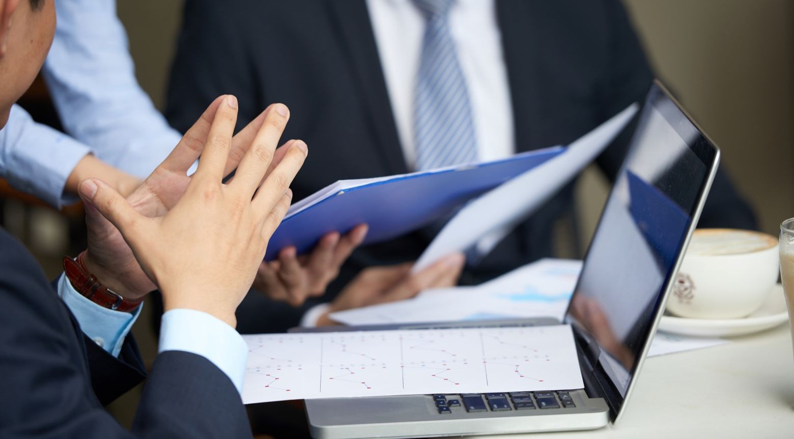 https://sunfixconsulting.com/wp-content/uploads/2025/08/meeting-financial-managers.jpg